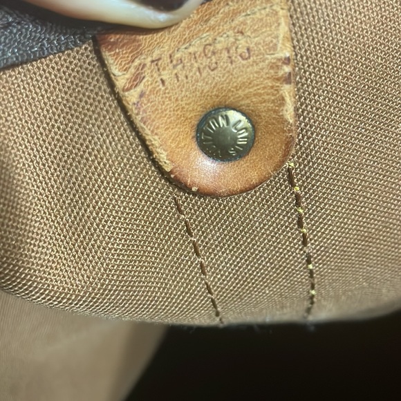 Authentic Louis Vuitton duffel. Tag, strap and lock and key included. - Picture 10 of 10